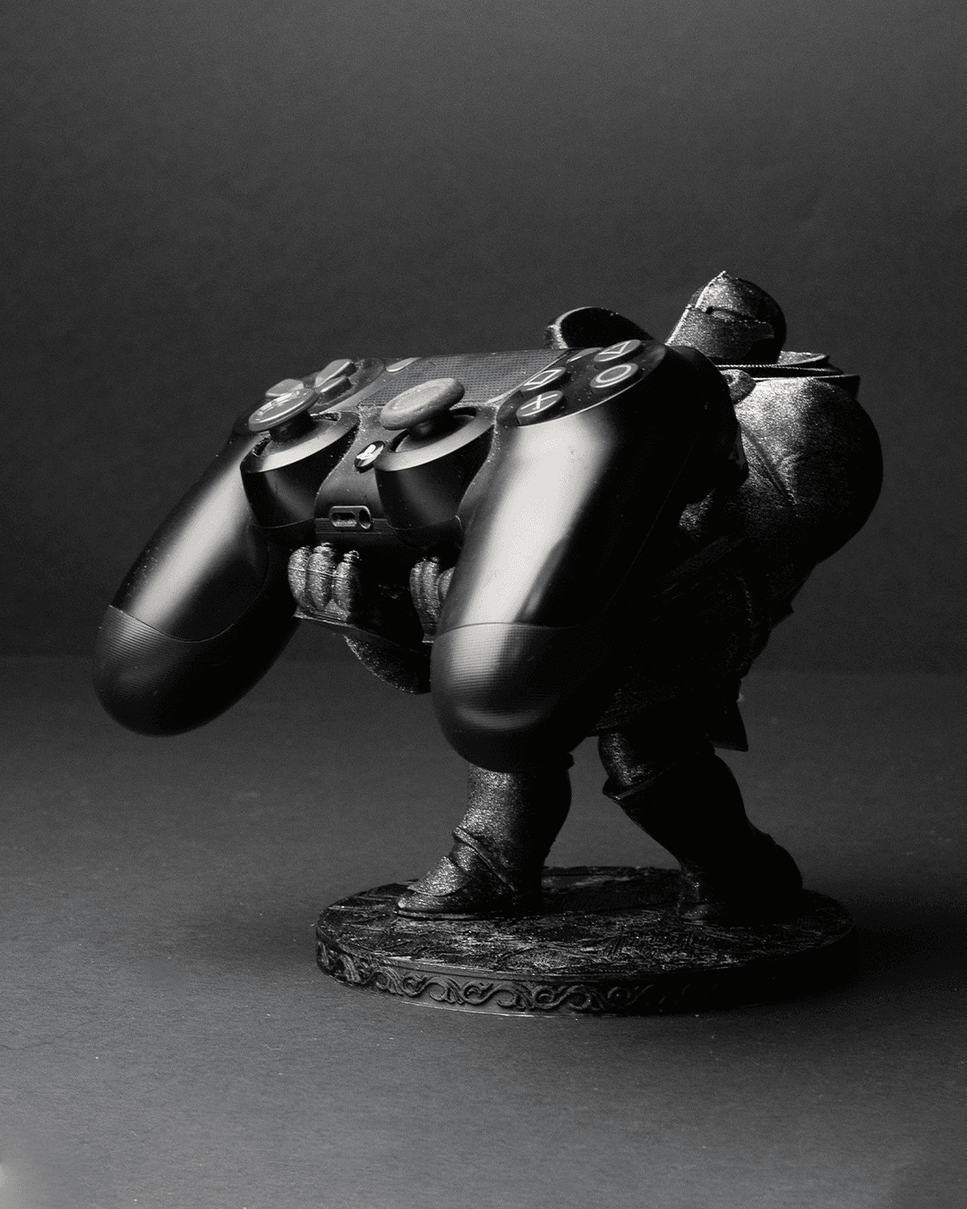 Knight Controller Holder – Your Gaming Guardian!